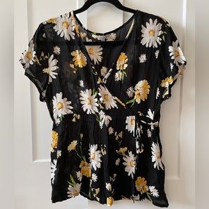 NWOT daisy short sleeve top